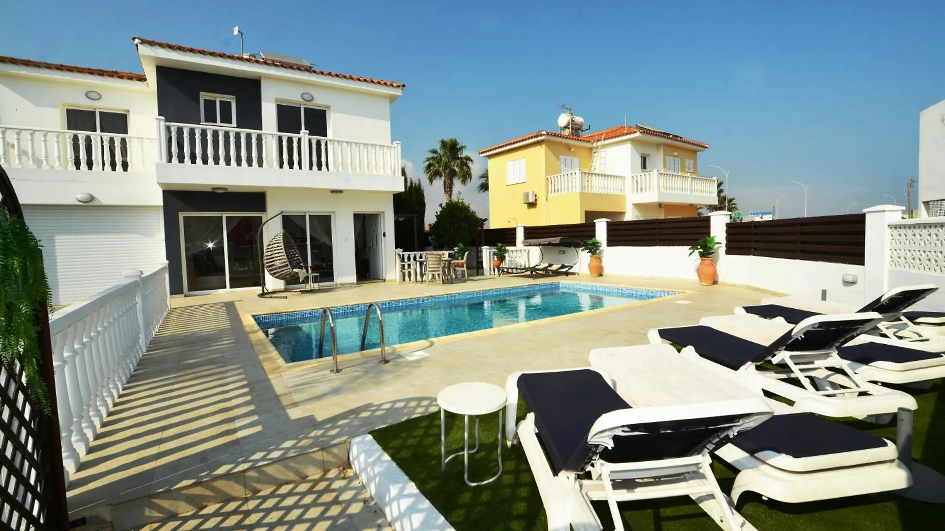 Villa Thetida Aya Napa Kıbrıs